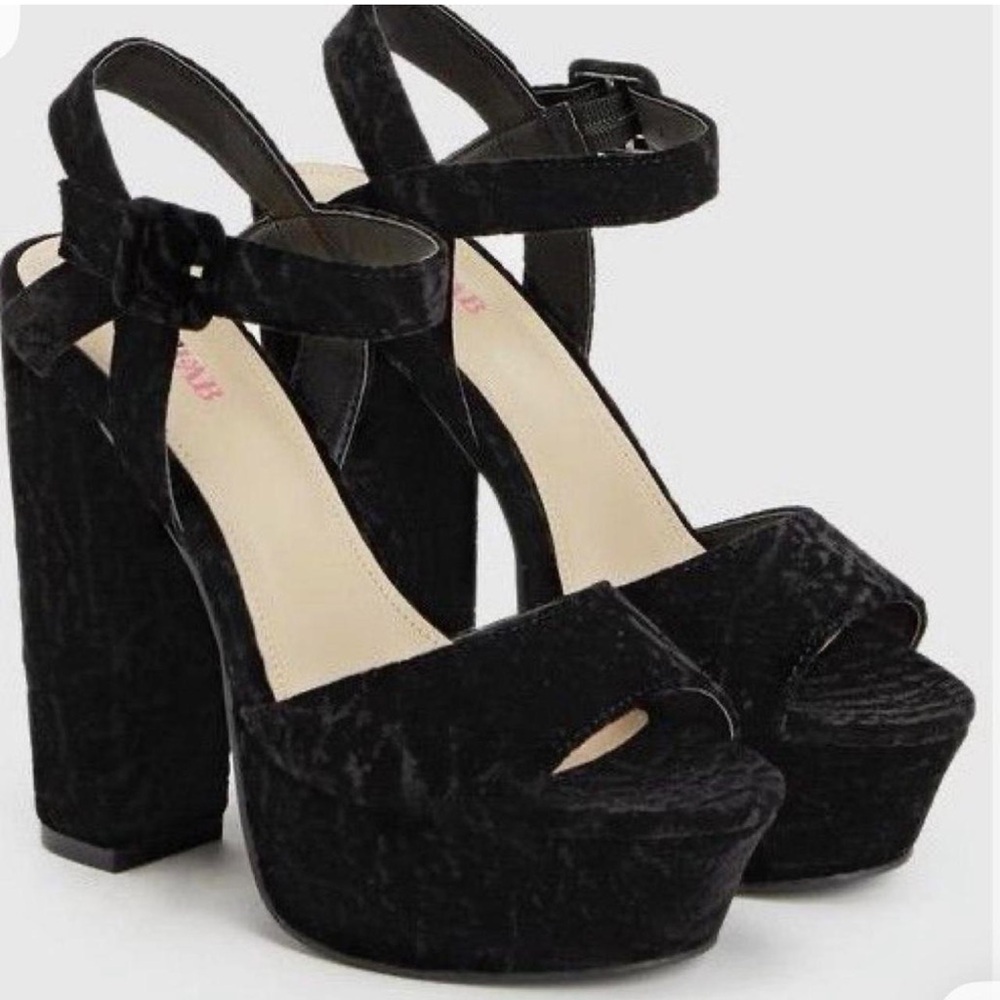 JustFab Black velvet platform heels #thatsbeautifulwhatisthatvelvet